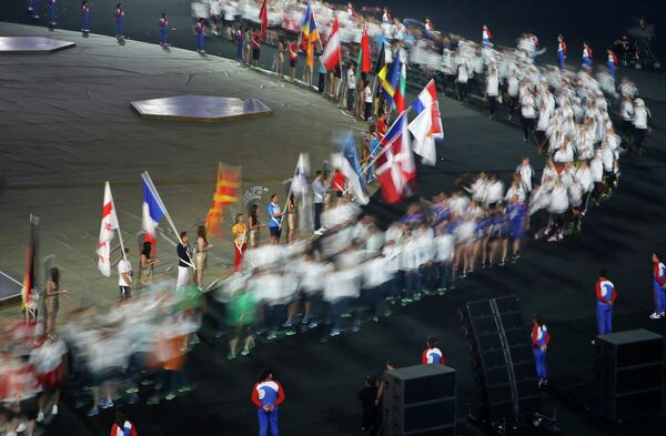 Спортсмены во время парада атлетов и членов национальных делегаций на церемонии закрытия I Европейских игр в Баку