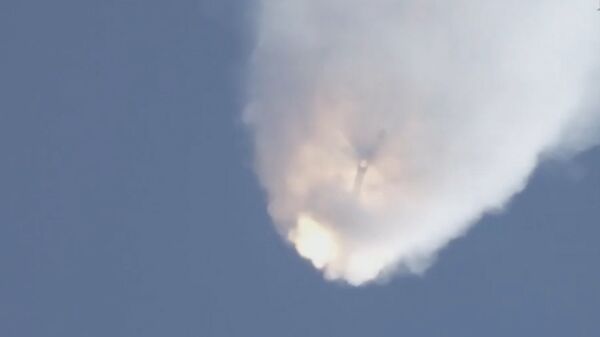 Ракета Falcon 9 разлетелась на куски после старта к МКС. Кадры взрыва