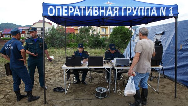 Оперативная группа сотрудников МЧС РФ в городе Сочи для ликвидации последствий чрезвычайной ситуации