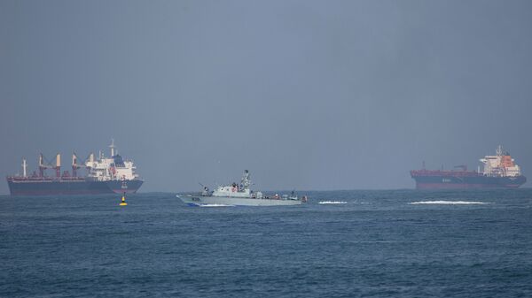 Израильский военный корабль возле порта Ашдод