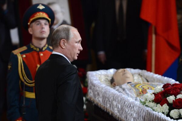 Президент России Владимир Путин на церемонии прощания с политиком Евгением Примаковым