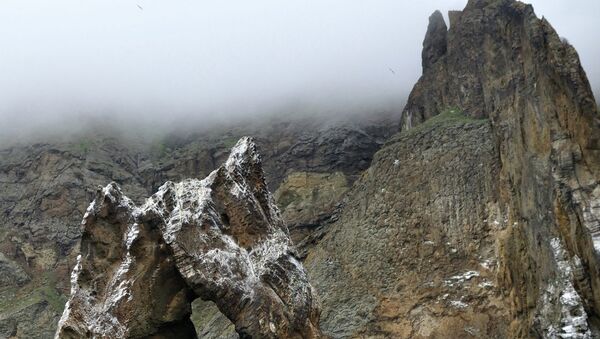Вид на скалы Карадагского заповедника со стороны моря. Архивное фото