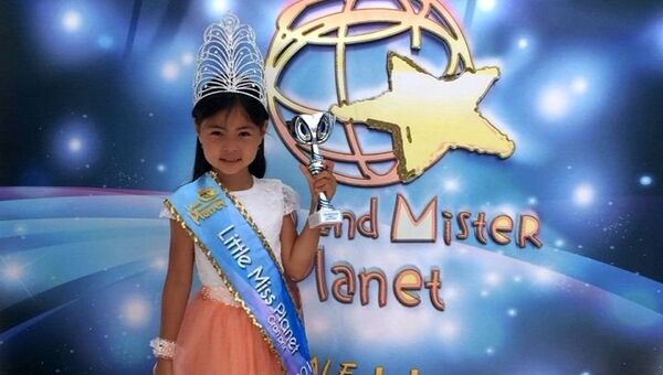 Победительница международного конкурса Litte Miss and mister Planet, астраханка Алина Абдуразакова
