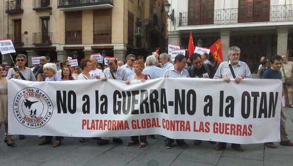 Акция против пребывания военных США в Испании прошла перед зданием МИД