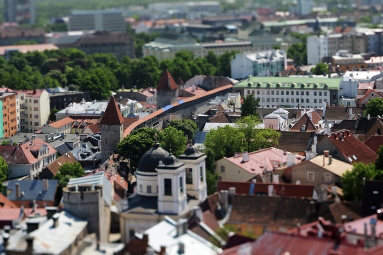 Вид на Старый город с верхушки церкви Оливисте в Таллине, Эстония