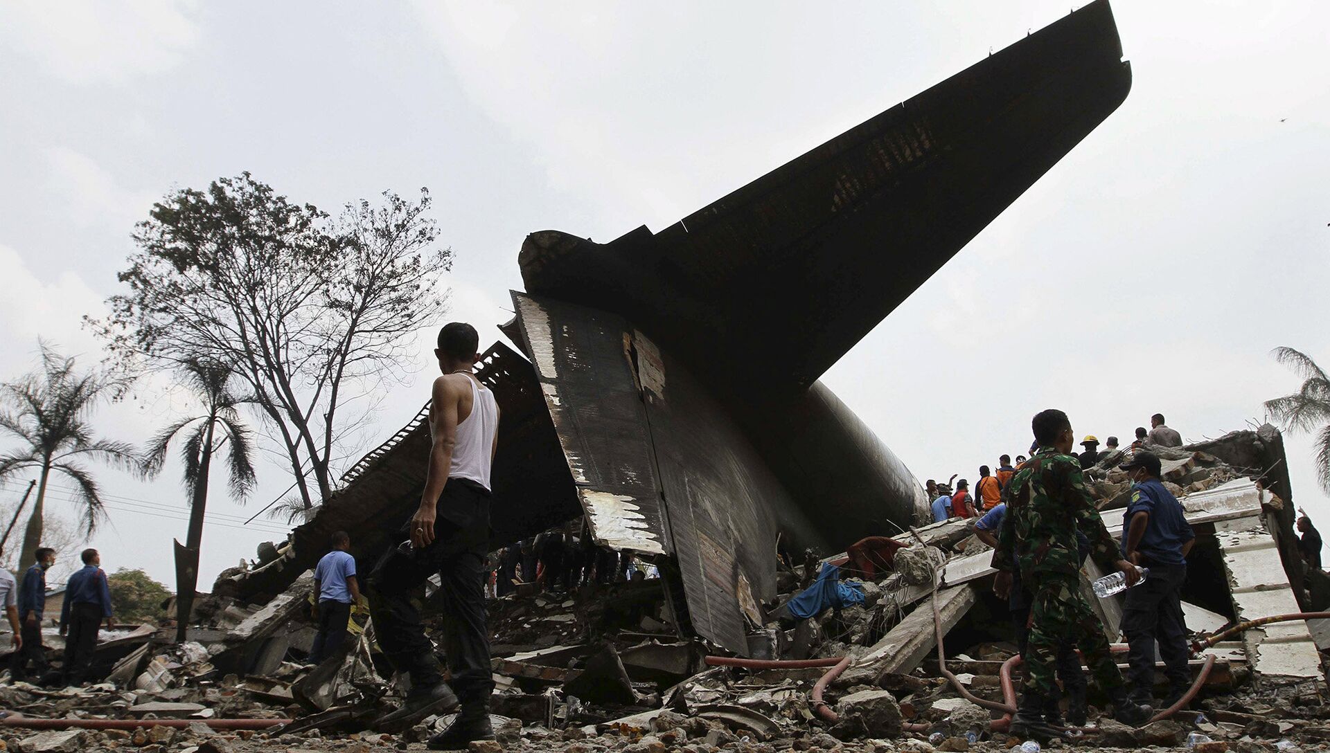 Страна разбитых. Катастрофа c-130 в Медане. Авиакатастрофа с-130 в Индонезии.