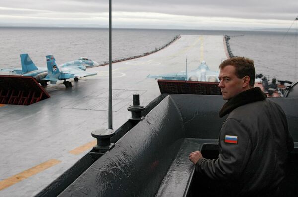 Дмитрий Медведев на борту тяжелого авианесущего крейсера Адмирал флота Советского Союза Н.Г. Кузнецов