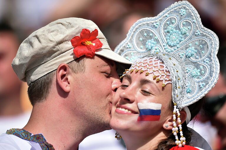 Российские болельщики на стадионе Маракана в Рио-де-Жанейро во время чемпионата мира по футболу