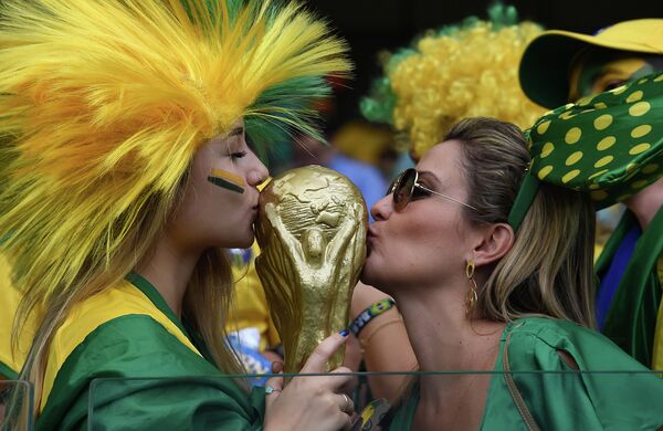 Бразильские болельщики во время чемпионата мира по футболу в Бразилии