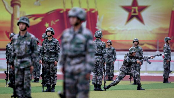 Тренировка курсантов вооруженных сил Народно-освободительной армии КНР. Архивное фото