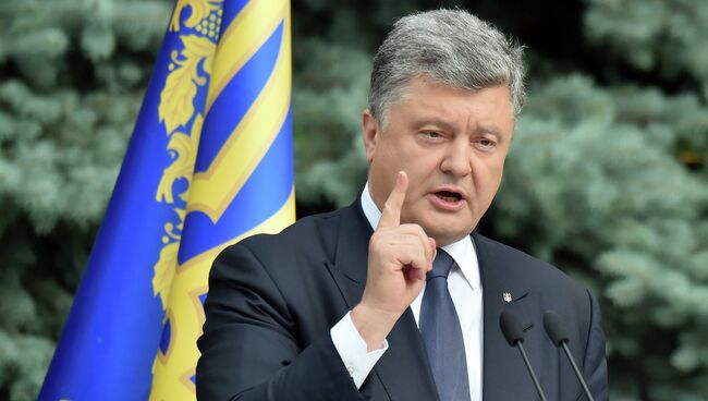 Президент Украины Петр Порошенко выступает перед журналистами в Киеве, Украина. Архивное фото