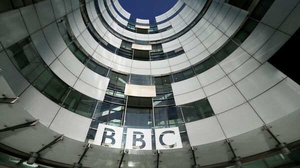 Здание штаб-квартиры теле- и радиовещательной компании Би-Би-Си в Лондоне, Великобритания