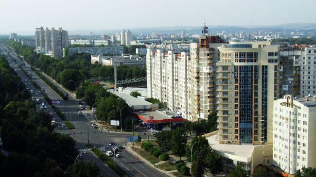 Вид на одну из улиц Кишинева, Молдавия. Архивное фото
