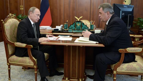 Президент России Владимир Путин и губернатор Ярославской области Сергей Ястребов