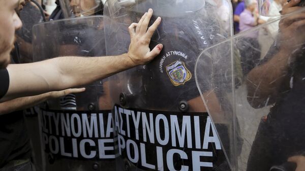 Столкновение демонстрантов с полицией в Греции