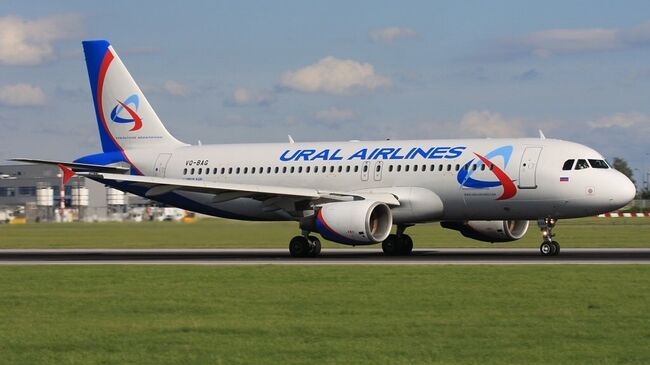 Самолет Airbus-320 авиакомпании Уральские авиалинии. Архивное фото