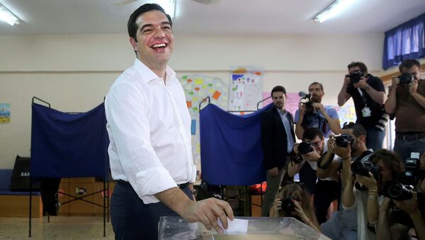 Премьер-министр Греции Алексис Ципрас голосует на референдуме, 5 июля 2015