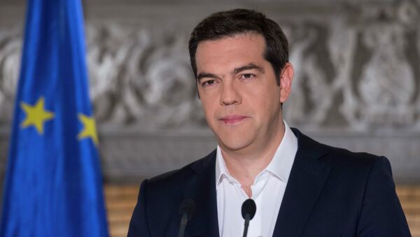 Премьер-министр Греции Алексис Ципрас во время телевыступления