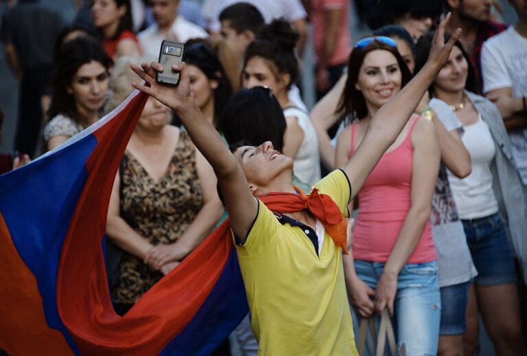 Участники акции протеста в Ереване