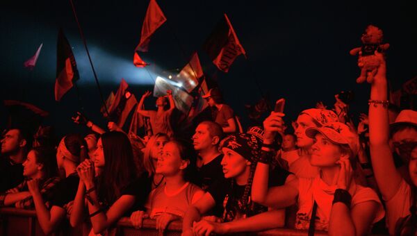 Зрители на фестивале Нашествие 2015 в поселке Большое Завидово в Тверской области