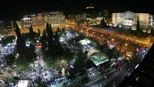 Сторонники Нет празднуют победу по итогам референдума. Афины, Греция. Архивное фото