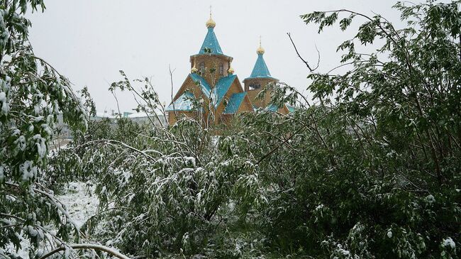 Улицы Воркуты под снегом, выпавшим в результате холодного атмосферного фронта