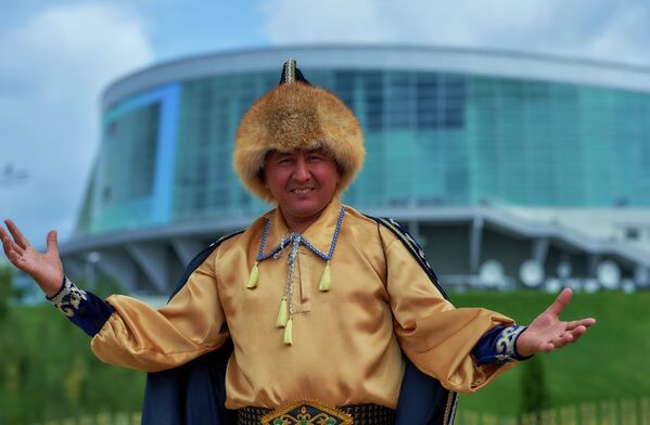 Житель Республики Башкортостан готовится к приёму участников саммитов ШОС и БРИКС в этническом парке Ватан