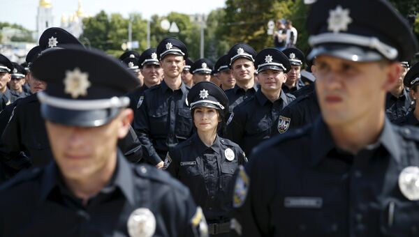Сотрудники патрульной полиции на церемонии принесения присяги на Софийской площади. Киев, Украина