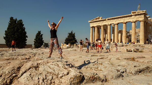 Туристы в Акрополе, Афины. Архивное фото