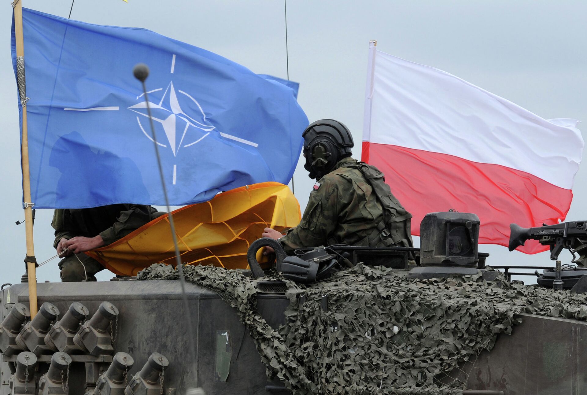 Флаг Польши и НАТО на польском танке во время совместных учений - РИА Новости, 1920, 03.07.2023