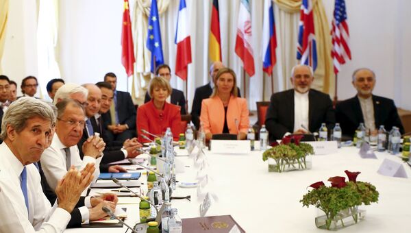 Госсекретарь США Джон Керри и глава МИД РФ Сергей Лавров на переговорах по иранской ядерной проблеме в Вене, Австрия. Архивное фото