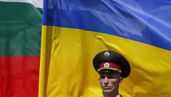 Флаги Болгарии и Украины во время визита президента Росена Плевнелиева в Киев