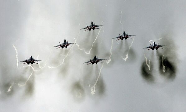 Пилотажная группа Стрижи на самолетах МиГ-29