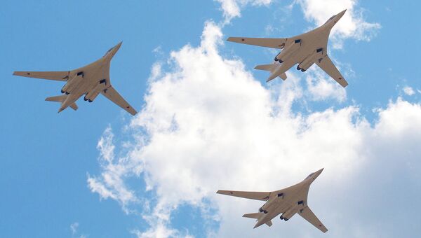 Cтратегические бомбардировщики-ракетоносцы Ту-160. Архивное фото
