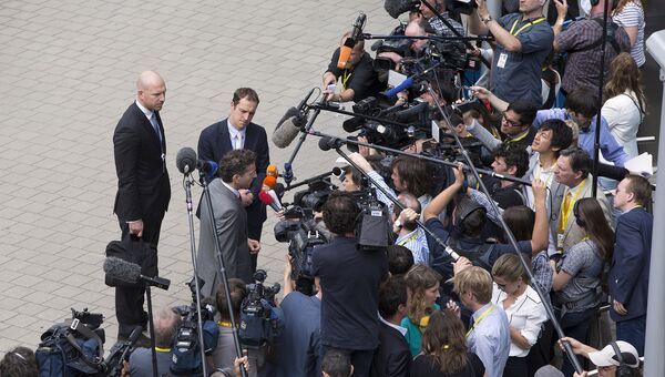Йерун Дейссельблум беседует с журналистами перед заседанием Еврогруппы, на котором будет обсуждаться ситуация в Греции. 7 июля 2015