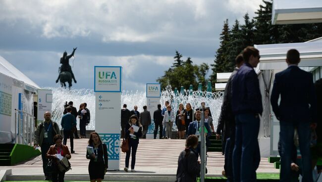 Журналисты в Международном пресс-центре, открытом для освещения мероприятий саммитов ШОС и БРИКС в Уфе