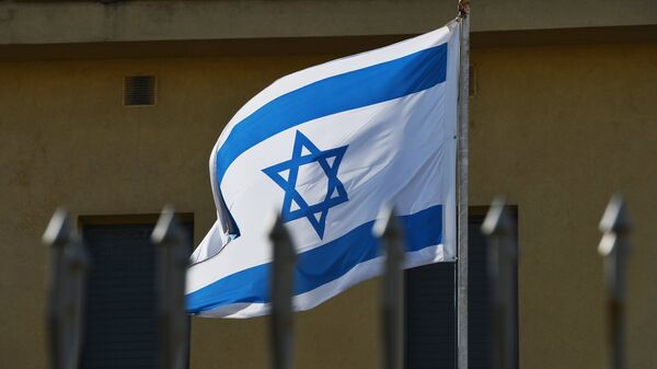 Флаг на территории посольства Израиля в Москве