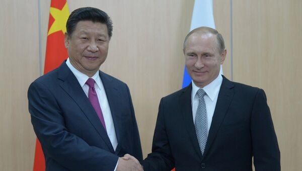 Президент Российской Федерации Владимир Путин (справа) и Председатель Китайской Народной Республики Си Цзиньпин. архивное фото