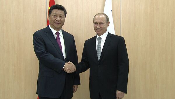 Путин и Си Цзиньпинь пожали друг другу руки на встрече в Уфе