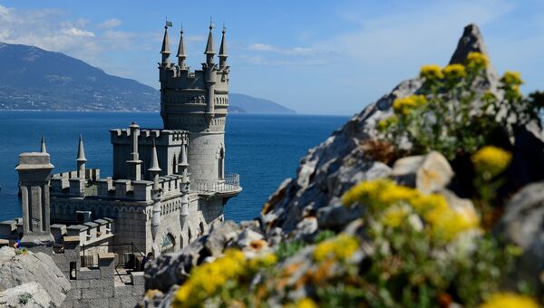 Крым, памятник архитектуры Ласточкино гнездо. Архивное фото