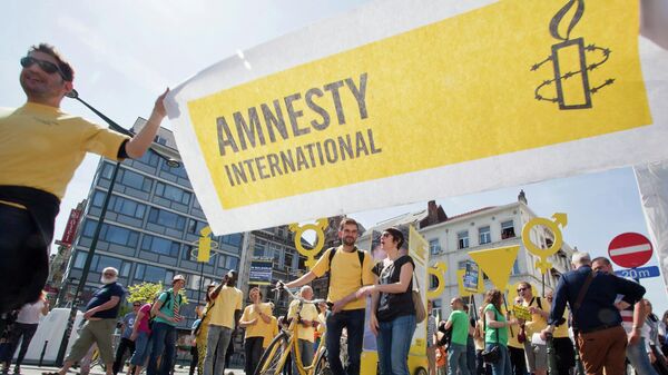 Баннер с логотипом организации Amnesty International. Архивное фото