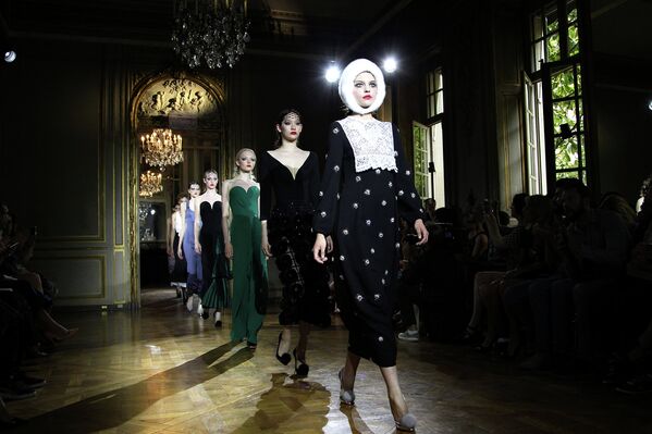 Показ коллекции Ульяны Сергеенко в рамках Недели высокой моды в Париже. Июль 2015