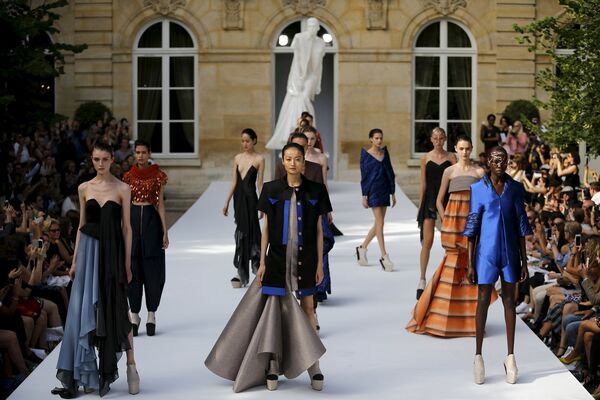 Показ коллекции Ilja в рамках Недели высокой моды в Париже. Июль 2015
