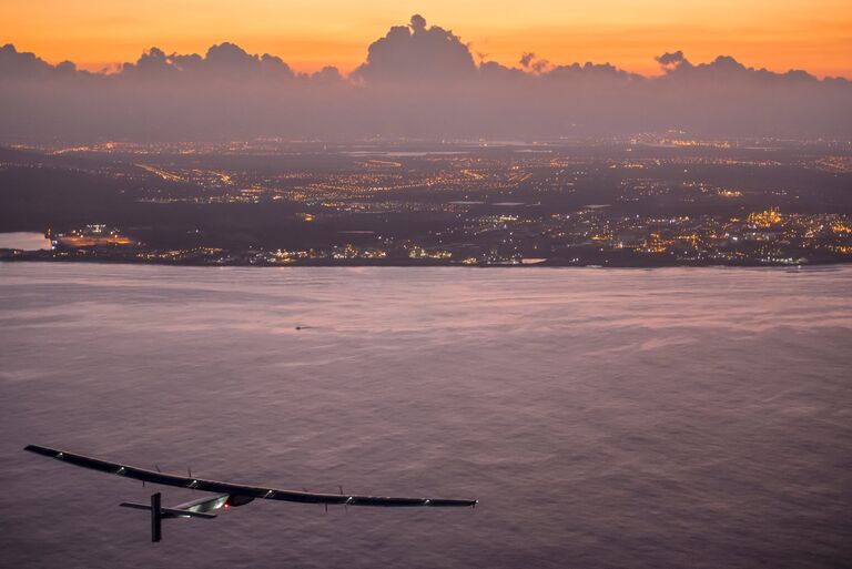 Самолет Solar Impulse 2 в полете