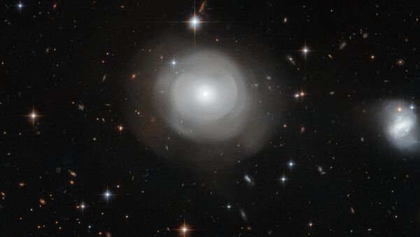 Новое изображение призрачной галактики ESO 381-12