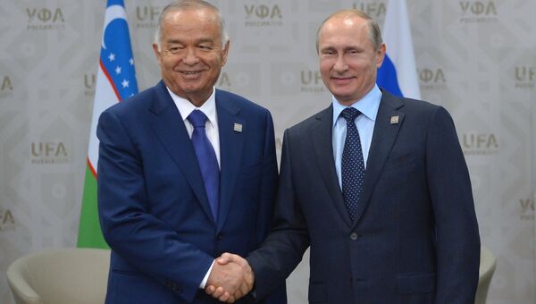 Президент Российской Федерации Владимир Путин (справа) и Президент Республики Узбекистан Ислам Каримов. Архивное фото