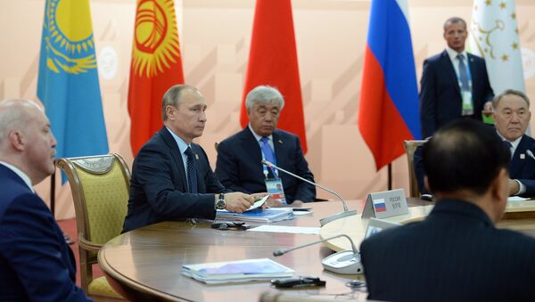 Президент Российской Федерации Владимир Путин на заседании Совета глав государств-членов ШОС в узком составе