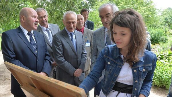 Пленэр юных художников и журналистов в третий раз проходит в музее-усадьбе И.Е.Репина Здравнево