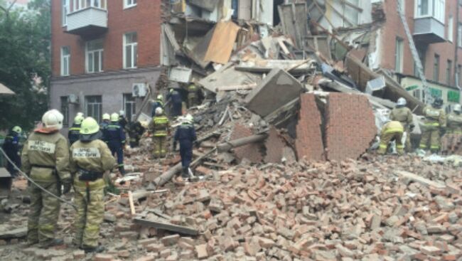 На месте обрушения дома в Перми