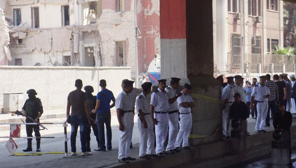 На месте взрыва в районе итальянского консульства в Каире
